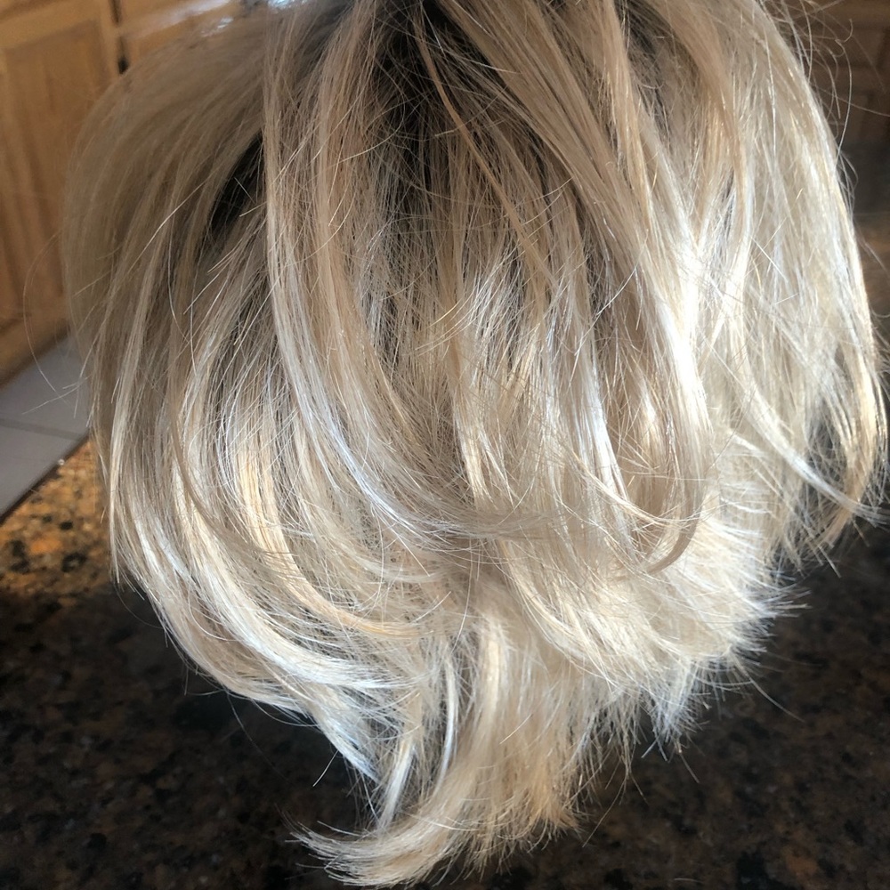 Noriko Wig.  Aderans Wig Collection.  Medium Blond.